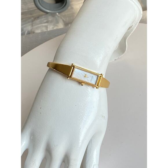 Gucci 1500L Gold-Tone Bangle Watch with White Dial - Picture 2 of 9